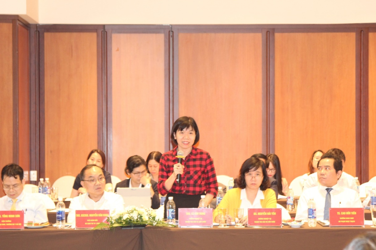 ThS. Lê Kim Dung chuyên viên phụ trách lĩnh vực vật tư trang thiết bị cục Khám chữa bệnh Bộ Y Tế đưa ra câu hỏi Bệnh viện Việt Pháp